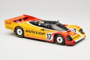Porsche 962C Group C #17 D. Bell / H-J. Stuck / K. Ludwig 24 Hours of Le Mans 1988 Universal Hobbies 1:18 4704 メタル - 画像 6/8