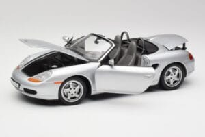 Porsche Boxster 986 カブリオレ アークティックシルバーメタリック UT Models 1:18 27852 メタル - 画像 2/8