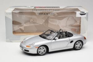 Porsche Boxster 986 カブリオレ アークティックシルバーメタリック UT Models 1:18 27852 メタル - 画像 8/8