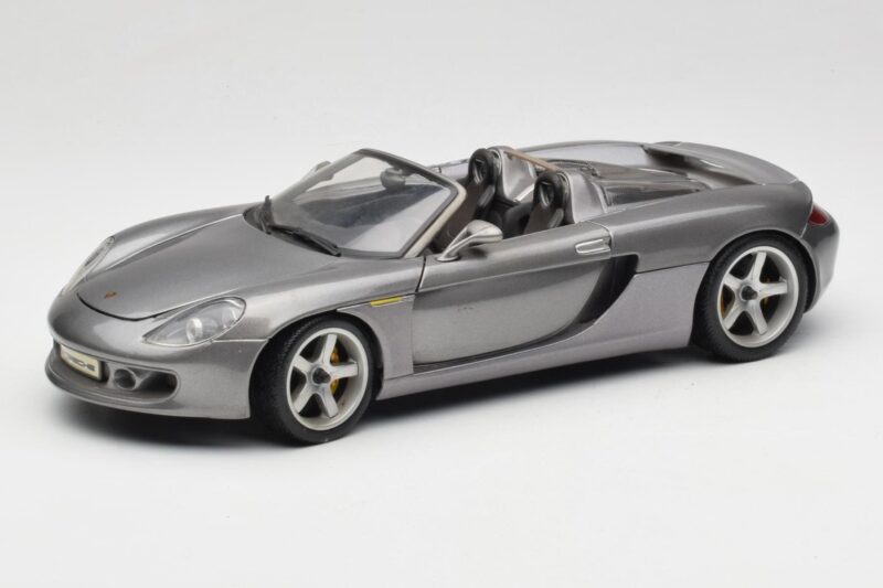 Porsche Carrera GT グレー メタリック Maisto 1:18 36622-R1 メタル
