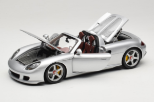 Porsche Carrera GT Silver Metallic Minichamps 1:18 WAP02103014 メタル - 画像 2/8