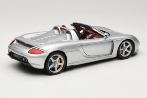 Porsche Carrera GT Silver Metallic Minichamps 1:18 WAP02103014 メタル - 画像 3/8