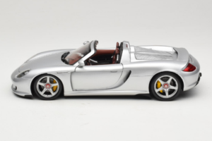 Porsche Carrera GT Silver Metallic Minichamps 1:18 WAP02103014 メタル - 画像 4/8