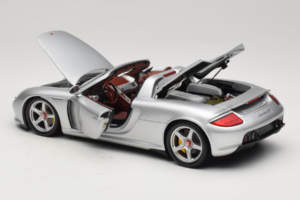 Porsche Carrera GT Silver Metallic Minichamps 1:18 WAP02103014 メタル - 画像 5/8