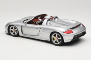 Porsche Carrera GT Silver Metallic Minichamps 1:18 WAP02103014 メタル - 画像 7/8
