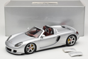 Porsche Carrera GT Silver Metallic Minichamps 1:18 WAP02103014 メタル - 画像 8/8