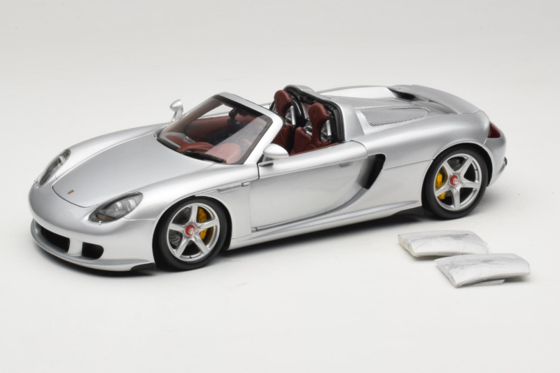 Porsche Carrera GT Silver Metallic Minichamps 1:18 WAP02103014 メタル