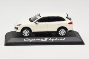 Porsche Cayenne 958 S Hybrid ホワイト Minichamps 1:43 WAP0200040B メタル