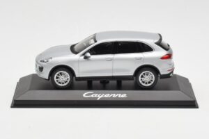 Porsche Cayenne 958 シルバー Minichamps 1:43 WAP0200020E メタル