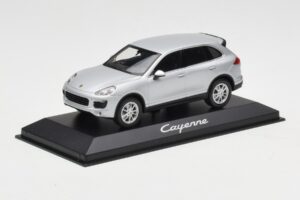 Porsche Cayenne 958 シルバー Minichamps 1:43 WAP0200020E メタル - 画像 2/4