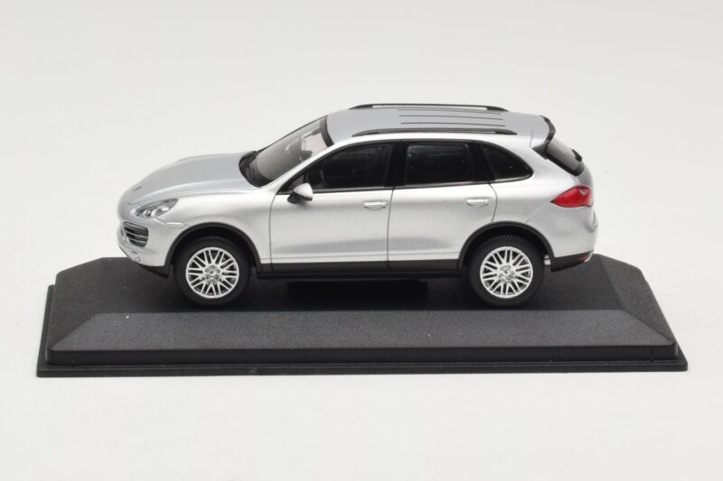 Porsche Cayenne 958 シルバー Minichamps 1:43 WAP0200020B メタル