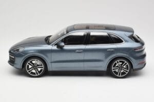 Porsche Cayenne 958 Turbo S Blue Metallic Minichamps 1:18 155066071 メタル - 画像 3/6