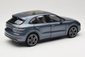 Porsche Cayenne 958 Turbo S Blue Metallic Minichamps 1:18 110066070 メタル - 画像 3/8