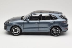 Porsche Cayenne 958 Turbo S Blue Metallic Minichamps 1:18 110066070 メタル - 画像 4/8