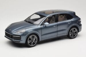 Porsche Cayenne 958 Turbo S Blue Metallic Minichamps 1:18 110066070 メタル