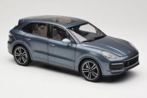 Porsche Cayenne 958 Turbo S Blue Metallic Minichamps 1:18 110066070 メタル - 画像 6/8