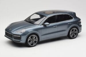 Porsche Cayenne 958 Turbo S Blue Metallic Minichamps 1:18 155066071 メタル