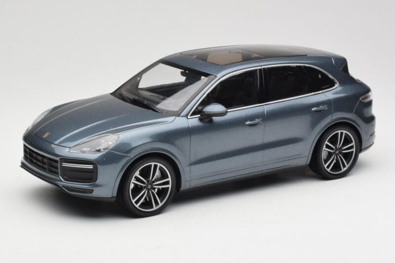 Porsche Cayenne 958 Turbo S Blue Metallic Minichamps 1:18 155066071 メタル