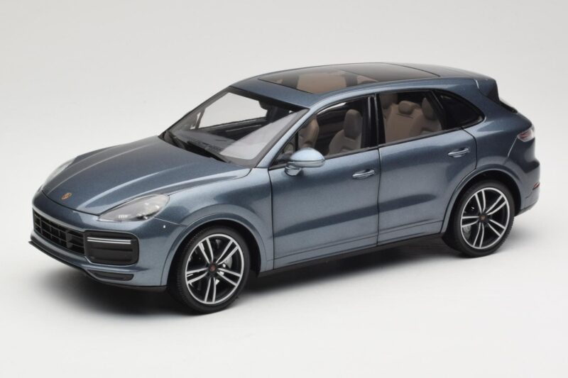 Porsche Cayenne 958 Turbo S Blue Metallic Minichamps 1:18 110066070 メタル