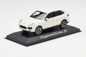 Porsche Cayenne 958 Turbo S ホワイト Minichamps 1:43 WAP0200220C メタル - 画像 2/4