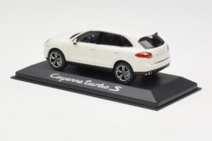 Porsche Cayenne 958 Turbo S ホワイト Minichamps 1:43 WAP0200220C メタル - 画像 3/4