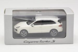 Porsche Cayenne 958 Turbo S ホワイト Minichamps 1:43 WAP0200220C メタル - 画像 4/4