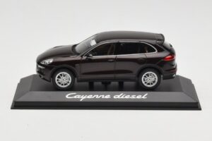 Porsche Cayenne 958 Diesel Acajou Brown Minichamps 1:43 WAP0200030E メタル