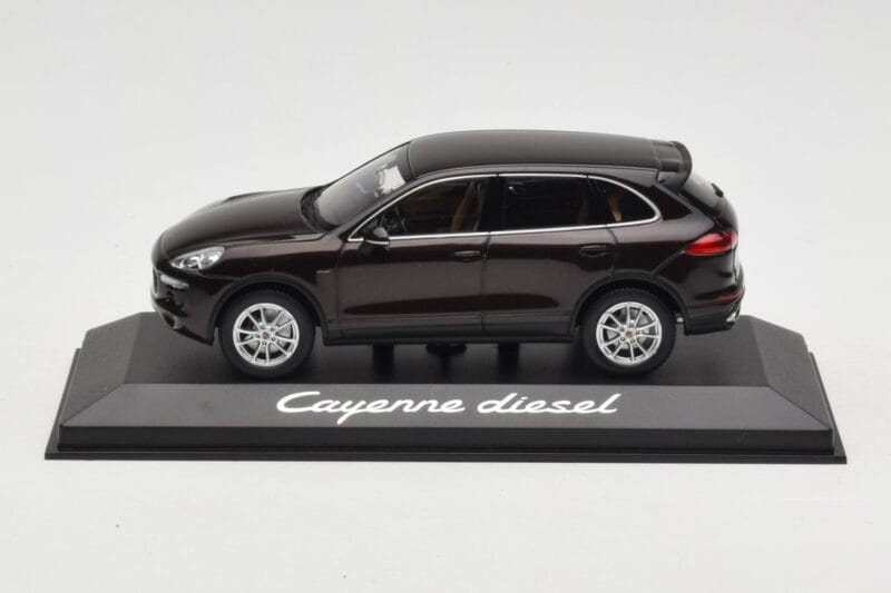 Porsche Cayenne 958 Diesel Acajou Brown Minichamps 1:43 WAP0200030E メタル