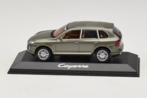 Porsche Cayenne Grey Metallic Minichamps 1:43 WAP02061317 メタル