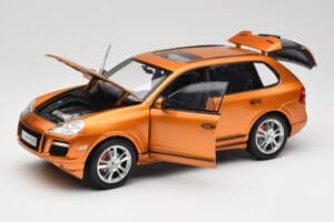 Porsche Cayenne GTS Lava Orange Norev 1:18 187535 メタル - 画像 2/8
