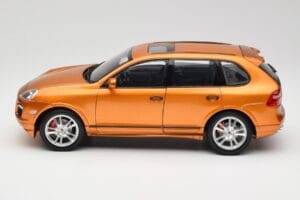 Porsche Cayenne GTS Lava Orange Norev 1:18 187535 メタル - 画像 4/8