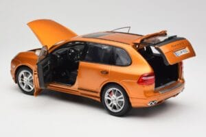 Porsche Cayenne GTS Lava Orange Norev 1:18 187535 メタル - 画像 5/8