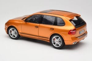 Porsche Cayenne GTS Lava Orange Norev 1:18 187535 メタル - 画像 7/8