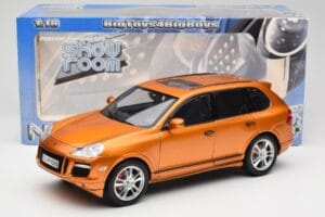 Porsche Cayenne GTS Lava Orange Norev 1:18 187535 メタル - 画像 8/8