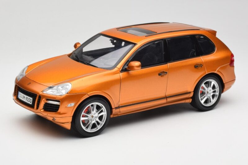 Porsche Cayenne GTS Lava Orange Norev 1:18 187535 メタル