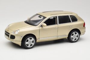 Porsche Cayenne S 955 ベージュ Maisto 1:18 WAPC2100213 メタル