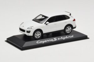 Porsche Cayenne 958 S e-Hybrid ホワイト Minichamps 1:43 WAP0200040E メタル - 画像 2/4