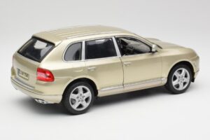 Porsche Cayenne Turbo 955 ベージュ Maisto 1:18 WAP02100113 メタル - 画像 3/8