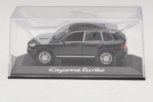 Porsche Cayenne Turbo Dark Green Metallic Minichamps 1:43 WAP02061117 メタル - 画像 4/5