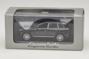 Porsche Cayenne Turbo Dark Green Metallic Minichamps 1:43 WAP02061117 メタル - 画像 5/5