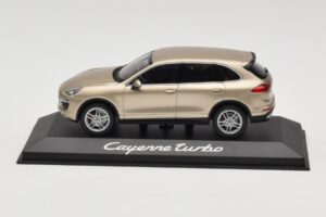 Porsche Cayenne 958 Turbo ゴールド Minichamps 1:43 WAP0200050E メタル