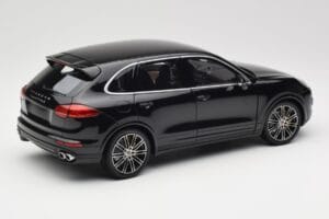 Porsche Cayenne Turbo S 958 Black Metallic Minichamps 1:18 110064000 メタル - 画像 3/8