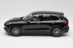 Porsche Cayenne Turbo S 958 Black Metallic Minichamps 1:18 110064000 メタル - 画像 4/8