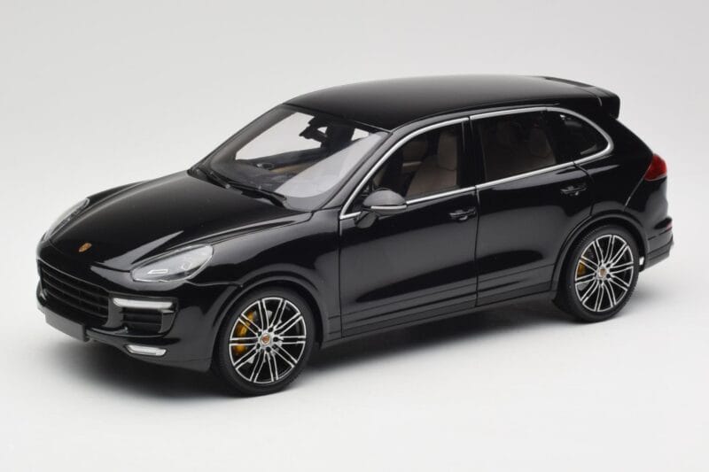 Porsche Cayenne Turbo S 958 Black Metallic Minichamps 1:18 110064000 メタル