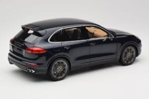 Porsche Cayenne Turbo S 958 Blue Metallic Minichamps 1:18 110064001 メタル - 画像 3/8