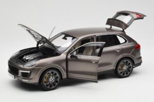 Porsche Cayenne E2 Turbo S Umbra メタリック Minichamps 1:18 WAP0213020F メタル - 画像 2/8