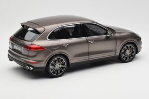 Porsche Cayenne E2 Turbo S Umbra メタリック Minichamps 1:18 WAP0213020F メタル - 画像 3/8