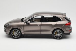 Porsche Cayenne E2 Turbo S Umbra メタリック Minichamps 1:18 WAP0213020F メタル - 画像 4/8