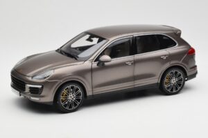 Porsche Cayenne E2 Turbo S Umbra メタリック Minichamps 1:18 WAP0213020F メタル