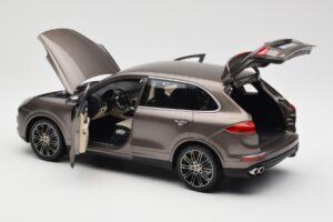 Porsche Cayenne E2 Turbo S Umbra メタリック Minichamps 1:18 WAP0213020F メタル - 画像 5/8